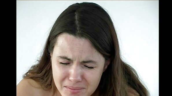 Paige Owens sareng Chanel Preston dibobodo ku Isaiah Maxwell